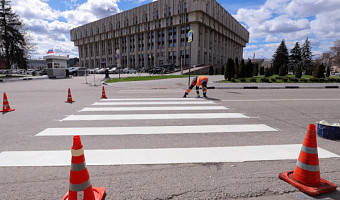 На десятках улиц Тулы обновляют дорожную разметку