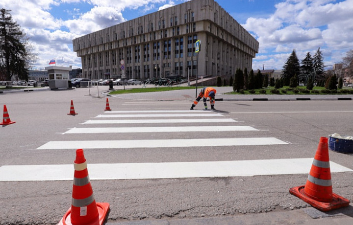 На десятках улиц Тулы обновляют дорожную разметку