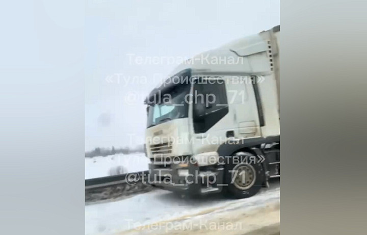 В массовом ДТП на трассе М-4 в Веневском районе пострадали три человека