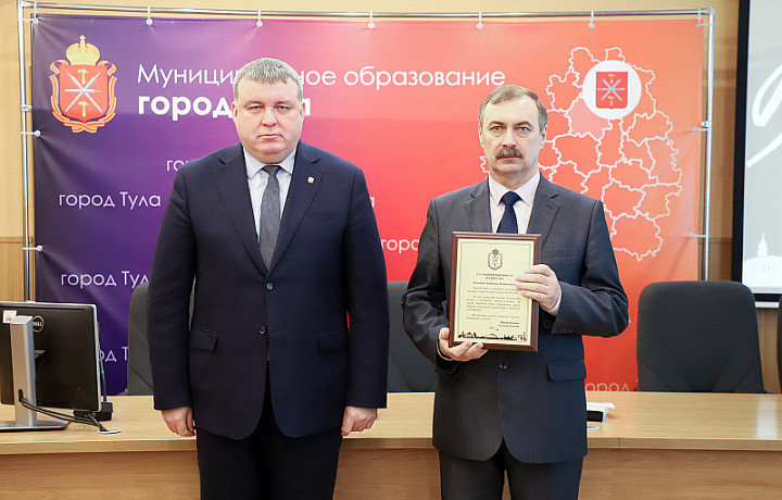Депутатов Тульской городской Думы наградили за помощь участникам СВО и их семьям