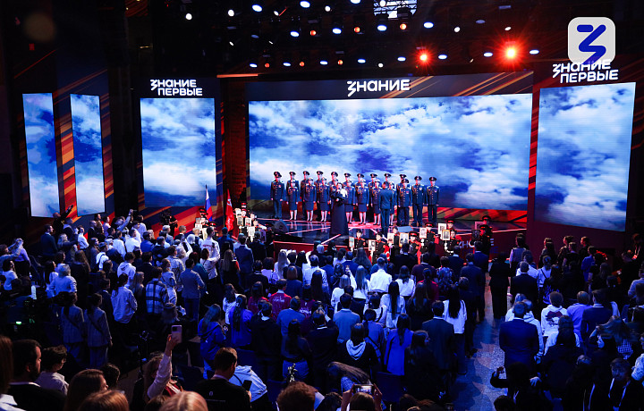 Тысячи школьников и студентов из России и зарубежья посетили площадку марафона Знание.Первые в московском Музее Победы