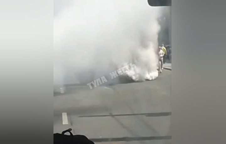 «Тулгорэлектротранс»: задымившийся на улице Кирова в Туле автобус вышел линию в технически исправном состоянии
