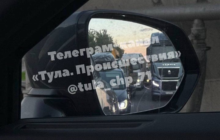 На Калужском шоссе в Туле собралась серьезная пробка из-за ДТП на мосту