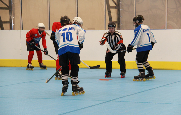В Туле проходит фестиваль по хоккею на роликах в честь Дня Победы