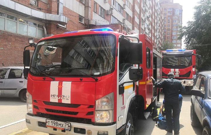 В Туле на Красноармейском проспекте в шахте многоэтажки загорелся электрокабель