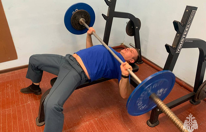 В Тульской области выбрали самого сильного спасателя