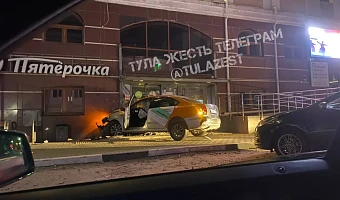 В Туле ночью 9 мая водитель на каршеринге врезался в магазин