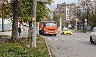 В Туле продолжается уборка дорог и тротуаров 8 октября