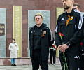 Футболисты «Арсенала» и волейболистки «Тулицы-2» возложили цветы к мемориалу «Защитникам неба Отечества»