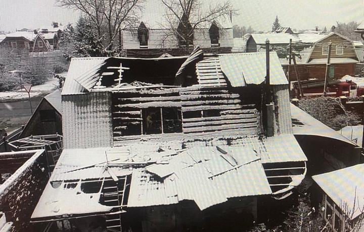 Семья, чей дом сгорел при пожаре в Туле, характеризовалась положительно и не состояла на учете – СК