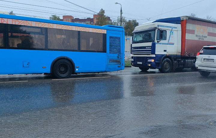 В Туле затопило улицу Металлургов