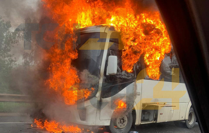 ﻿Пассажирский автобус загорелся на Веневском шоссе в Туле