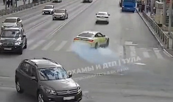 Водитель BMW устроил дрифт-заезд в центре Тулы
