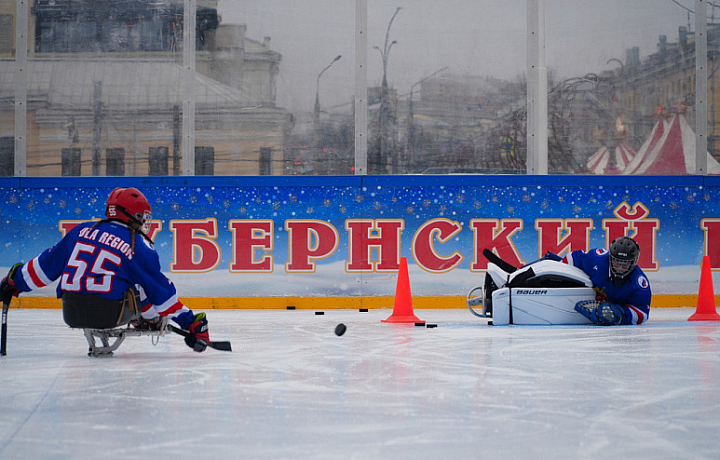 На Губернском катке Тулы состоялась открытая тренировка по следж-хоккею