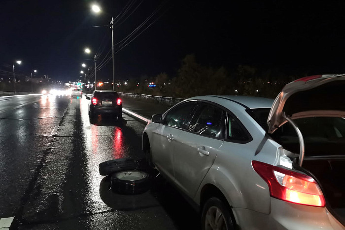 «Пробиты шины и покрышки, погнуты диски»: пострадавшие из-за ямы на Павшинском мосту в Туле автомобилисты рассказали подробности