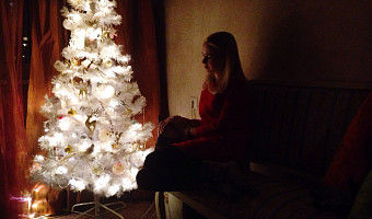 Один, совсем один: как прожить одиночество в Новый год – 5 советов от психолога 