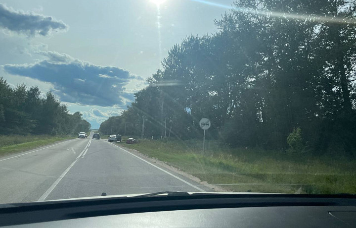 В Щекино Тульской области произошло ДТП, автомобиль вылетел в кювет