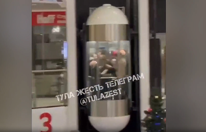 В лифте тульского ТРЦ «Гостиный двор» произошла драка