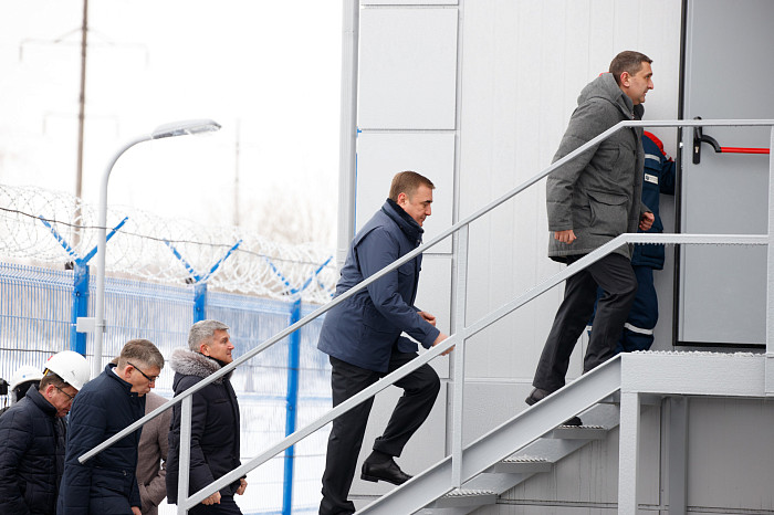 Дюмину и гендиректору «Россетей» Рюмину показали новый питающий центр в Туле