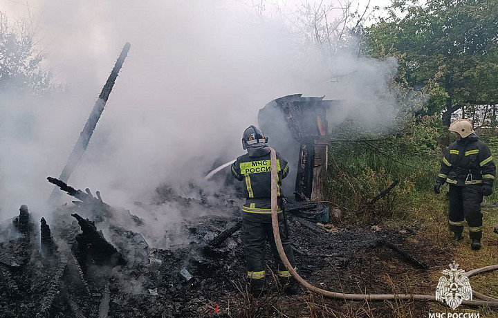 Спасатели потушили семь пожаров за сутки в Тульской области