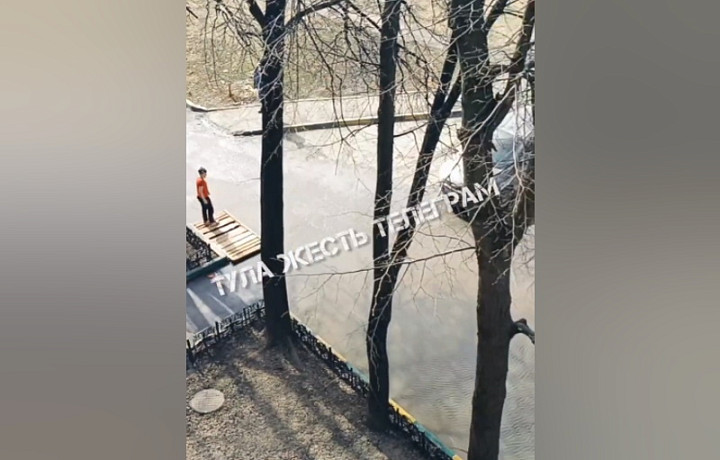 Подход к одной из многоэтажек в Туле затопило полностью
