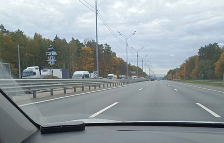 На трассе М-2 «Крым» в сторону Москвы образовалась большая пробка