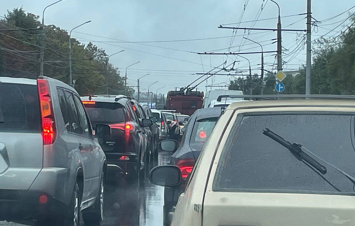 Из-за ДТП на улице 9 Мая в Туле собралась пробка