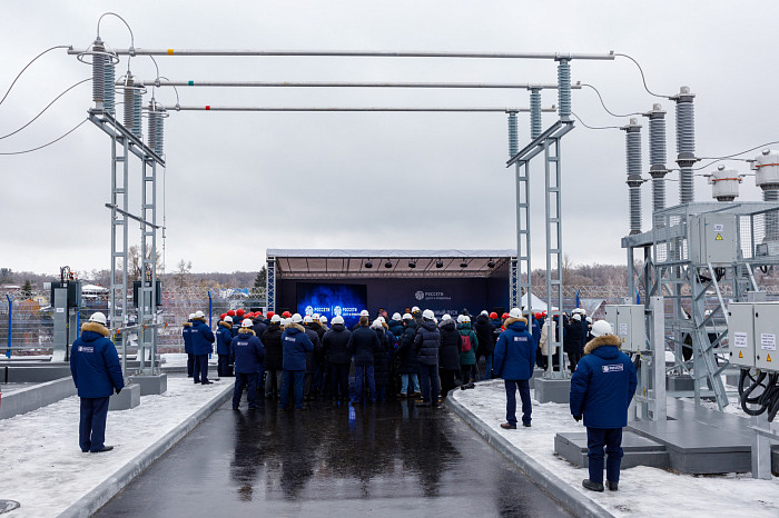 Дюмину и гендиректору «Россетей» Рюмину показали новый питающий центр в Туле