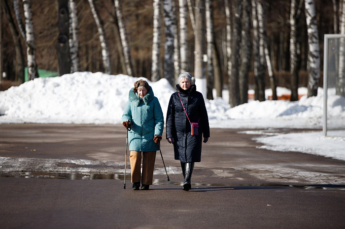 Дети на катке, бабушки – на качелях: в Тульскую область пришла календарная весна