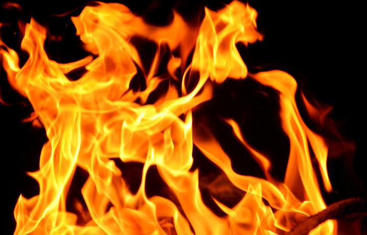 Десять пожаров и три ДТП случились в Тульской области за сутки