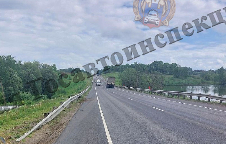 Водитель Volkswagen Polo под Тулой врезался в металлическое барьерное ограждение: пострадал пассажир авто