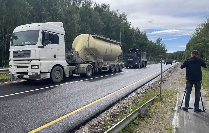 Фуры без номеров массово нарушают весогабаритный контроль в деревне Садки около Тулы