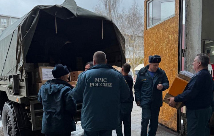 Тульские спасатели передали гуманитарный груз в Курскую область