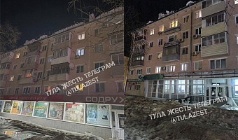 В Туле на Октябрьской ледяная глыба сорвала вывеску аптеки