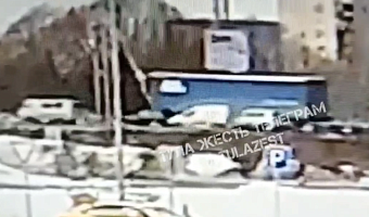 Момент ДТП с большегрузом на Восточном обводе в Туле попал на видео