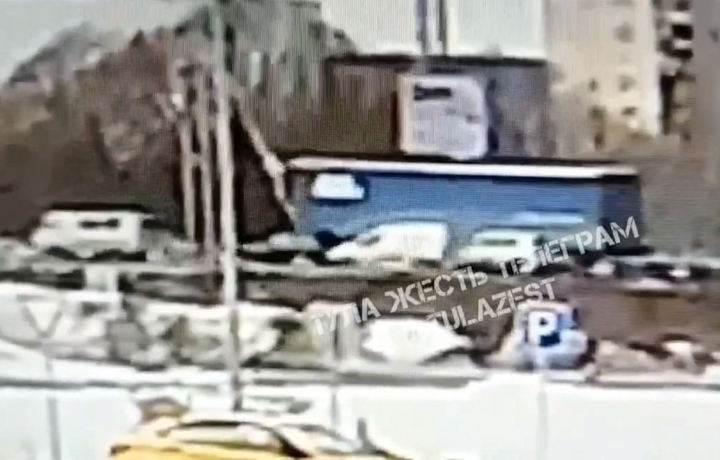 Момент ДТП с большегрузом на Восточном обводе в Туле попал на видео