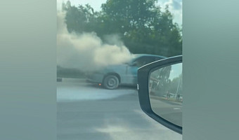 На Щекинском шоссе в Туле сгорела легковушка