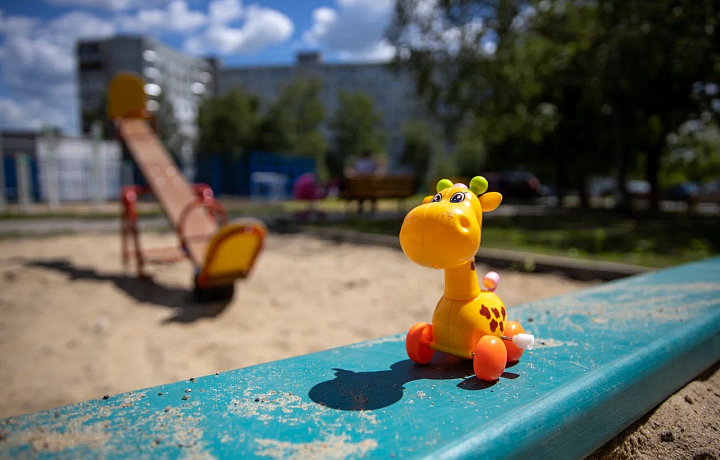 Брянский подрядчик не установил песочницу на детской площадке в Щекинском районе