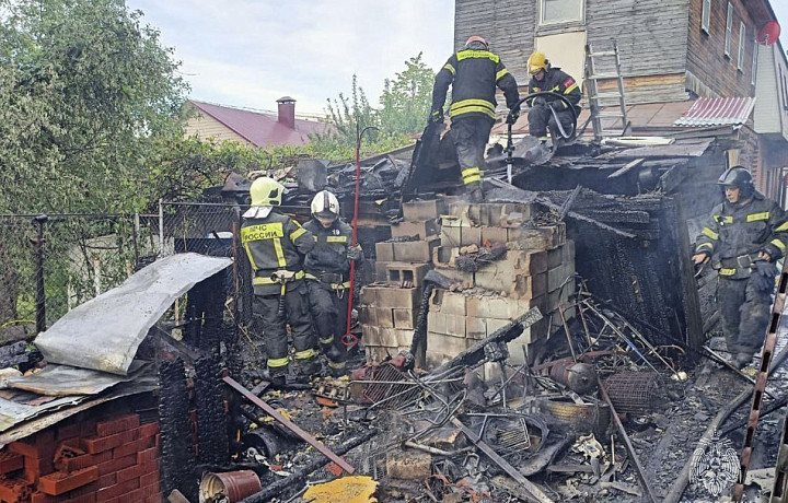 Девять пожаров и пять ДТП произошли в Тульской области за сутки