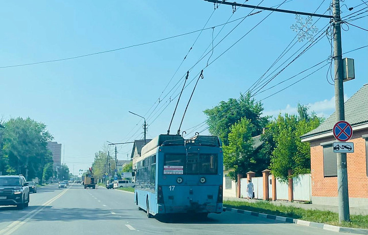 Из-за обрыва линии на улице Болдина в Туле встали троллейбусы