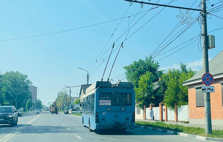 Из-за обрыва линии на улице Болдина в Туле встали троллейбусы