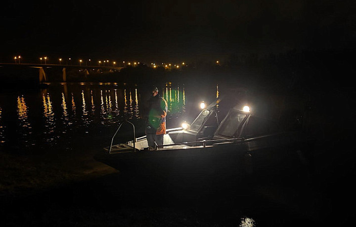 На реке Ока в Алексине ведутся поиски людей после столкновения катера и лодки