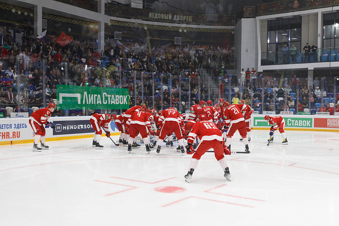 Фоторепортаж: как прошел матч между национальными сборными России и Беларуси