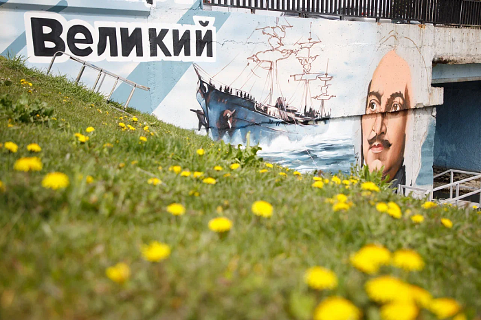 Новые граффити в Туле на мосту у Казанской набережной завершат к выходным