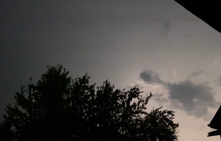 МЧС объявило метеопредупреждение из-за надвигающейся на Тульскую область грозы