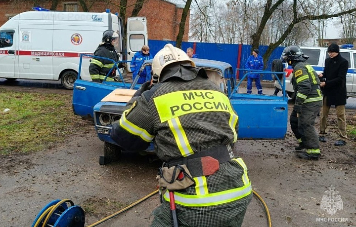 Киреевские спасатели отработали действия при ДТП