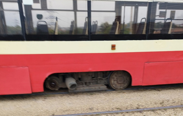 «Вагон на линию выходил исправный»: в администрации прокомментировали поломку трамвая на Павшинском мосту в Туле