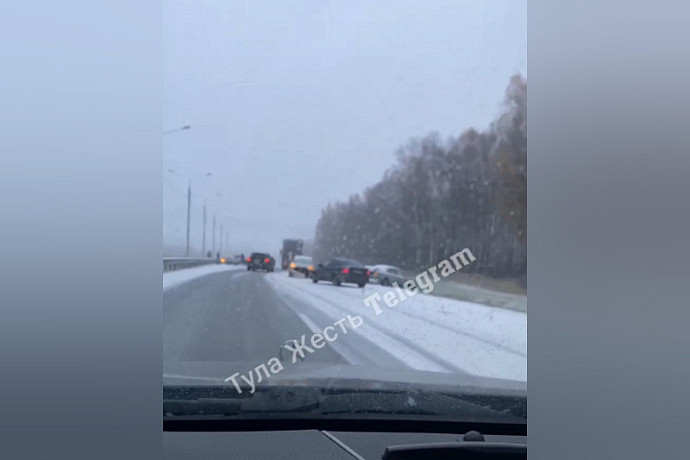 В Тульской области на трассе М-2 произошла массовая авария из семи машин