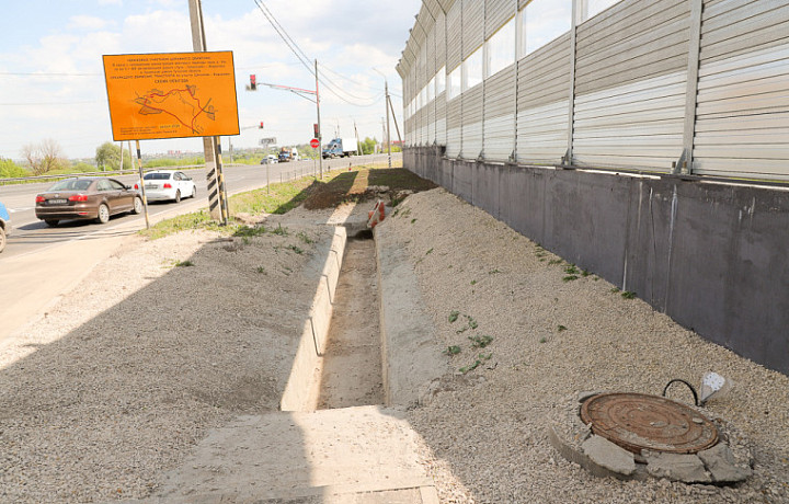 Илья Беспалов проверил ход обустройства подходов к новой школе в Ямнах