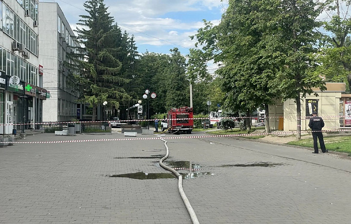 Пешеходная часть проспекта Ленина в районе Южного рынка в Туле оцеплена из-за пожара